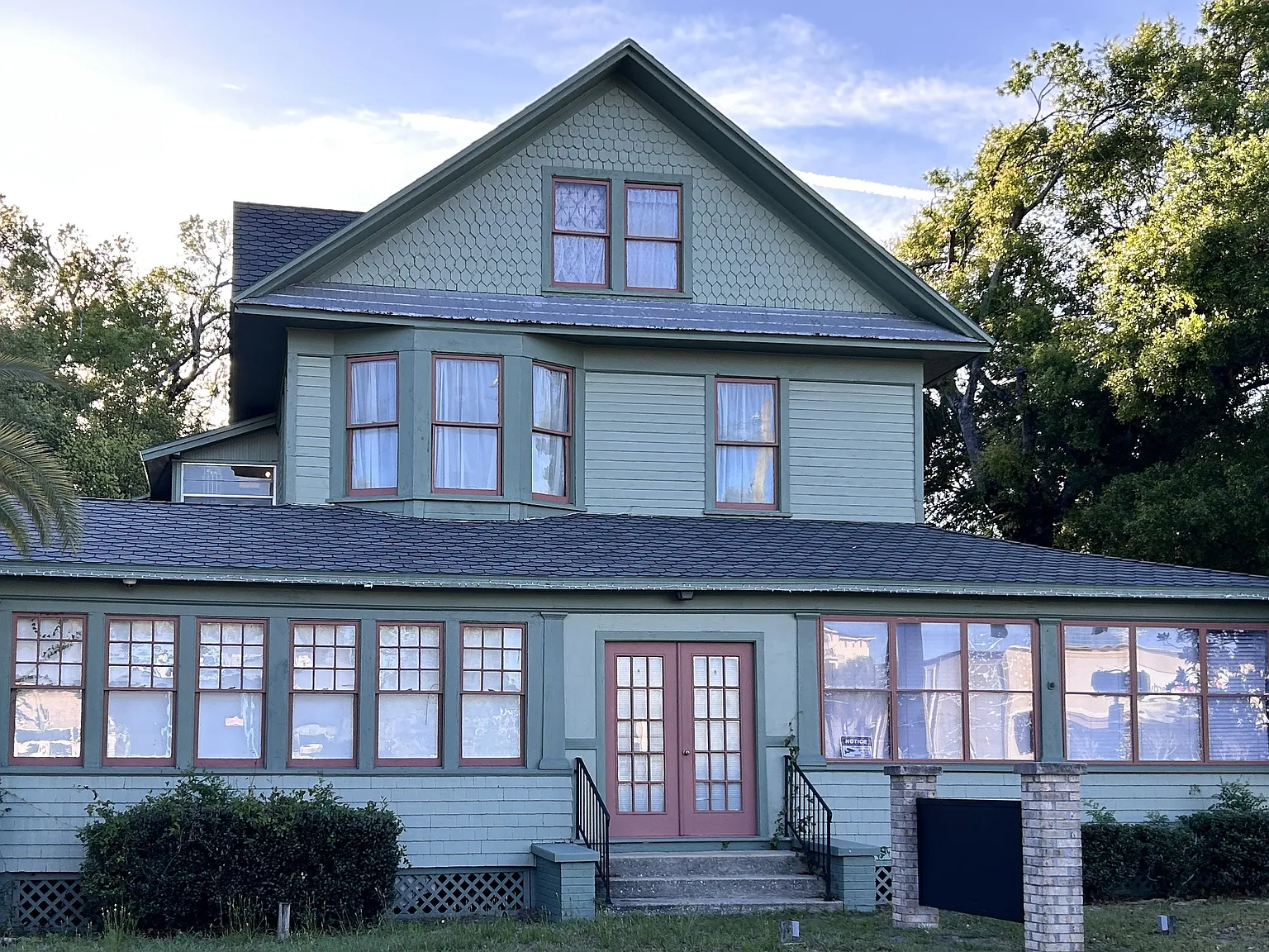 302 S Woodland Blvd — Photo 1