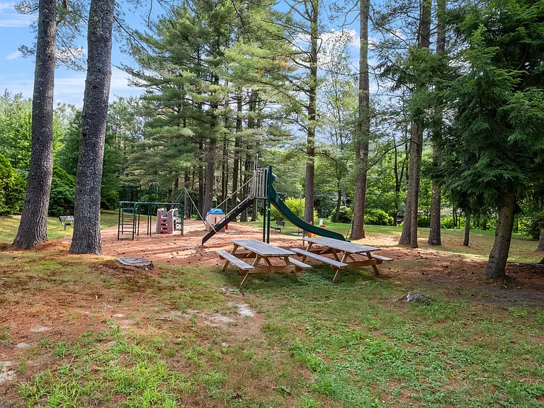 Hilltop Dr — Photo 50