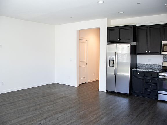 4th image of 842 Hayes St #842
