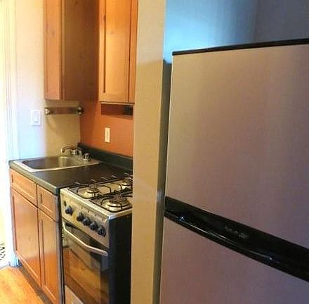 3rd image of 194 Bleecker St APT 1D