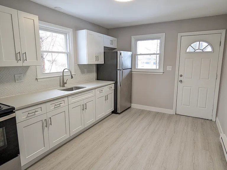 52 Fernwood Ave #1 — Photo 3