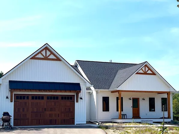 9921 W Ottawa Dr, Empire, MI 49630