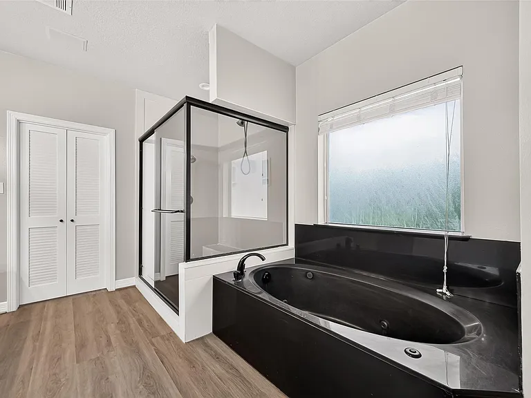 14303 Reissen Ln — Photo 37