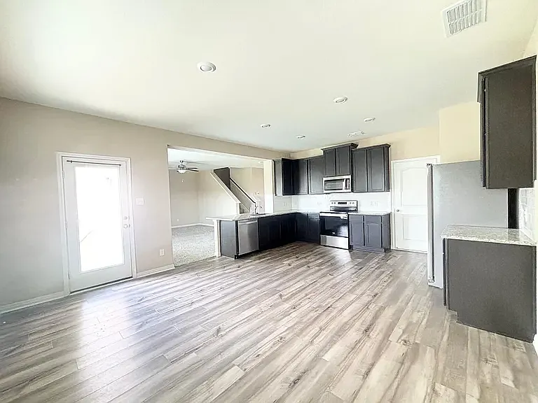 3237 Bowen St — Photo 5