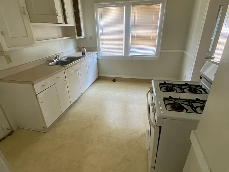 3397 E 146th St #1 — Photo 3