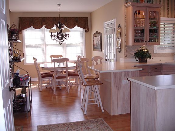Breakfast area/kitchen