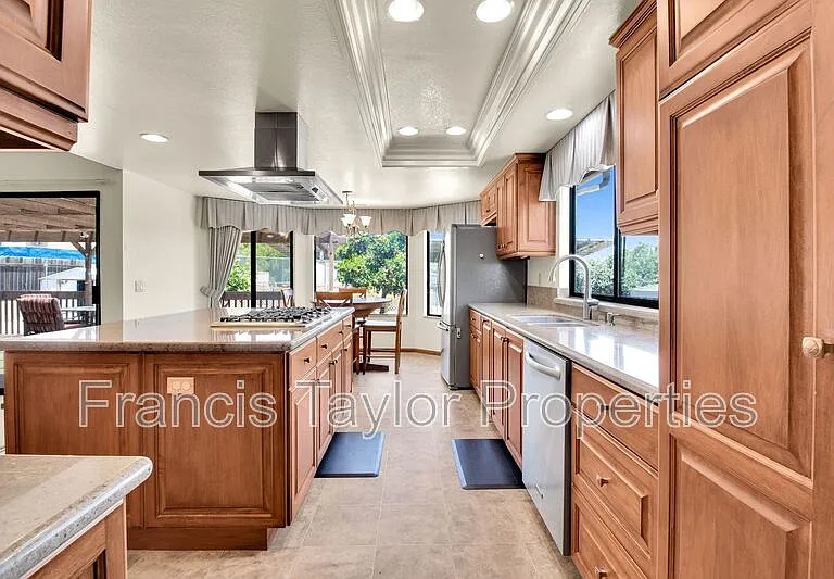 749 Flagstone Ct — Photo 5