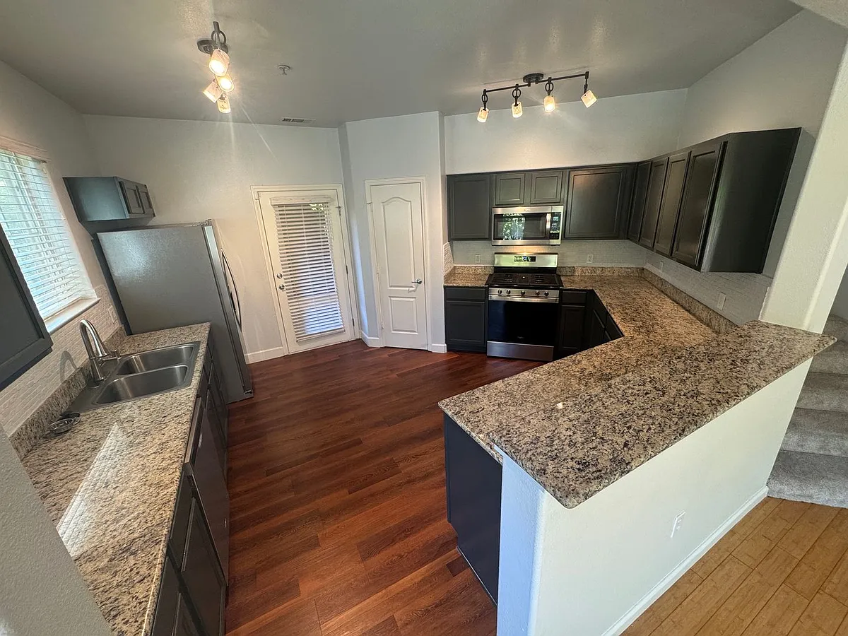 Building Photo - 5350 Dunlay Dr #814