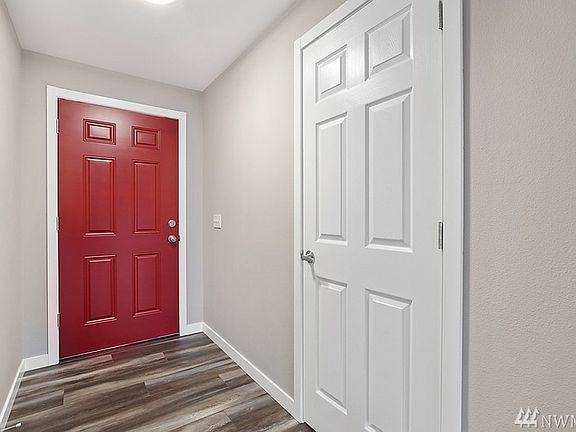 4th image of 2406 Shirley St SE