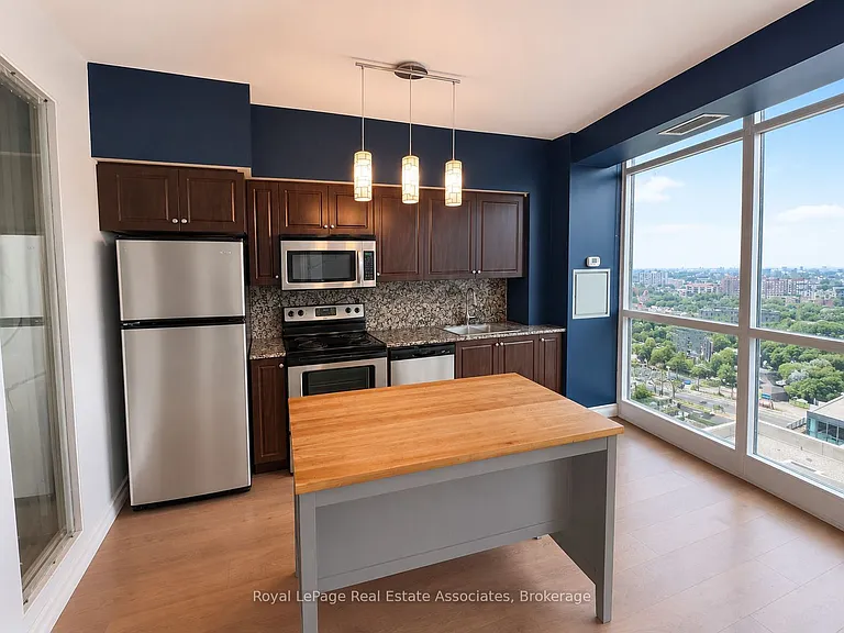 215 Fort York Blvd #2411 — Photo 4