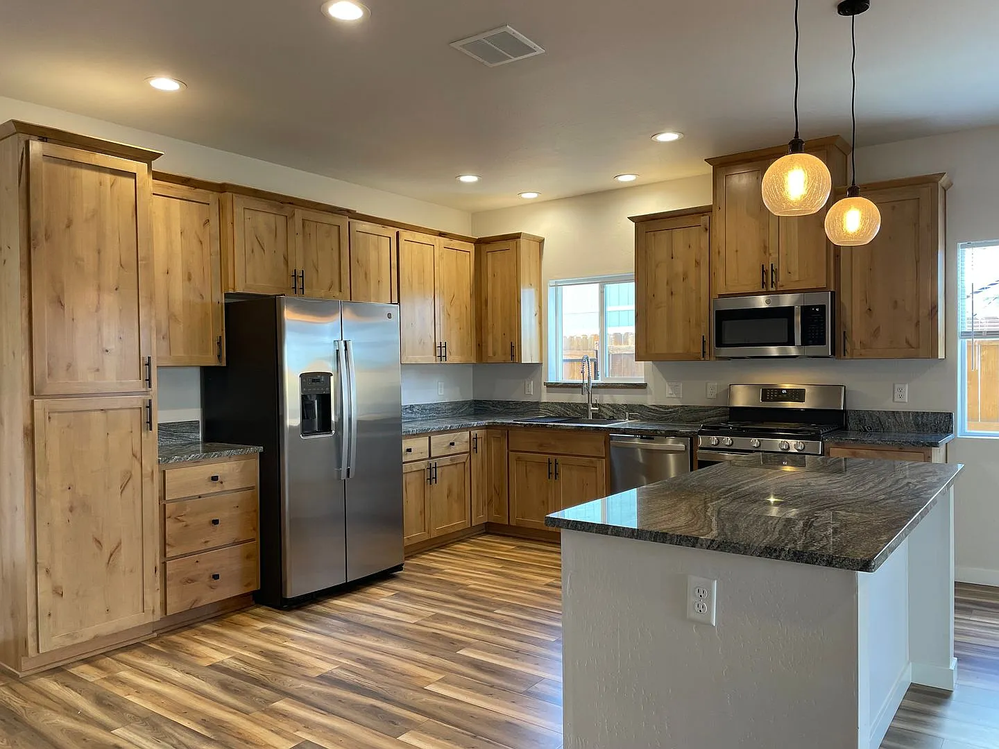 Beautiful Newer-Build 3-Bedroom Townhome — Photo 1