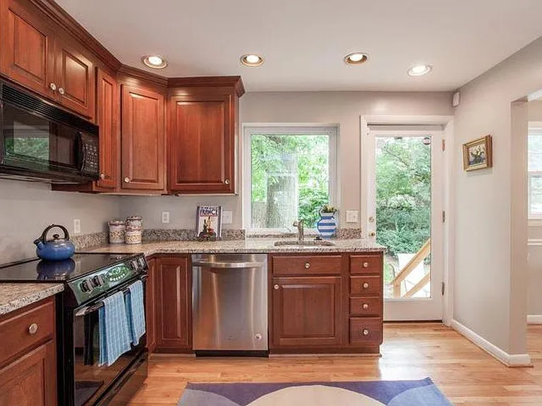 2324 N Quantico St — Photo 2