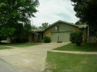 3308 Tomahawk Dr, Lawrence, KS 66049