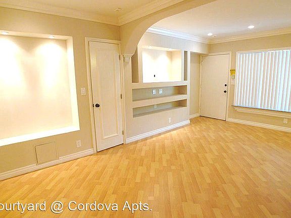 5th image of 2054 Argyle Ave APT 114
