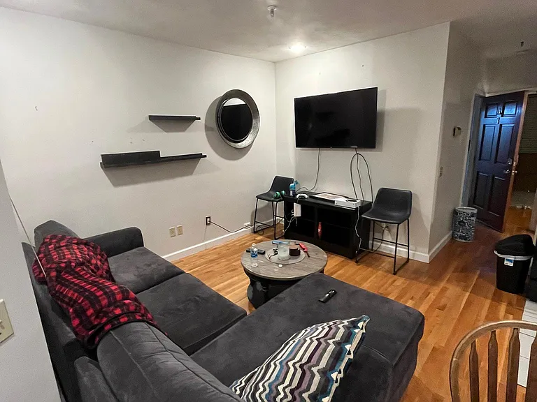 560 E Broadway #3 — Photo 4