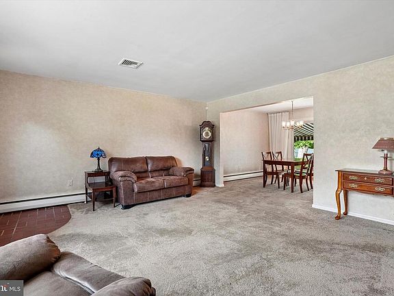 3rd image of 511 Charles Dr