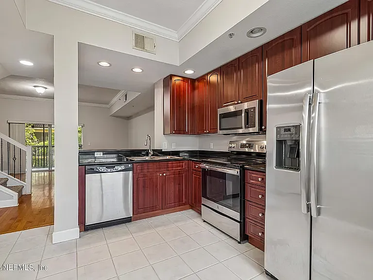 2 bed, 1159 sqft, $1,700 — Photo 2