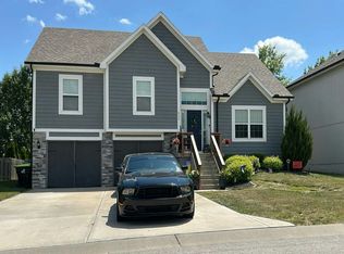 622 SE Colonial Dr, Blue Springs, MO 64014