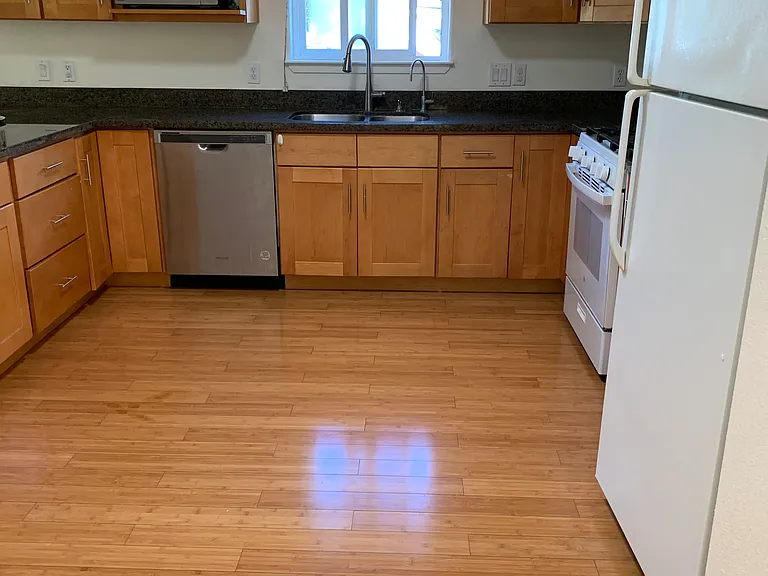 327 W Mill St #B — Photo 7