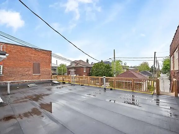 4th image of 1344 Wyandotte St E #2