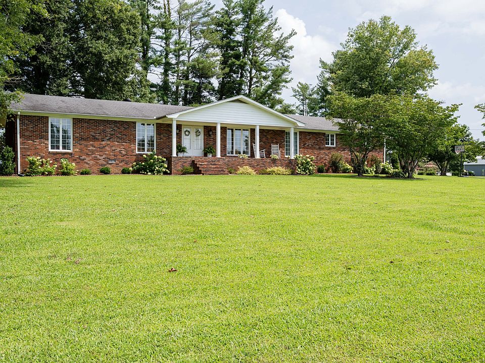 1st image of 616 Maple Ln