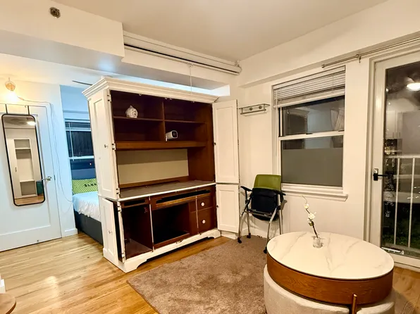 360 West 28th Street image 1 of 5