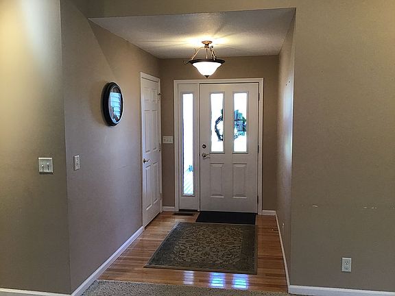 2nd image of 935 Briarwood Ct