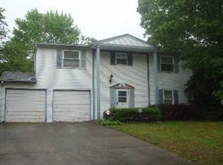 19 Tarpon Ln, Centereach, NY 11720