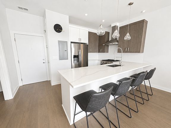 2nd image of 2218 W Madison St #307