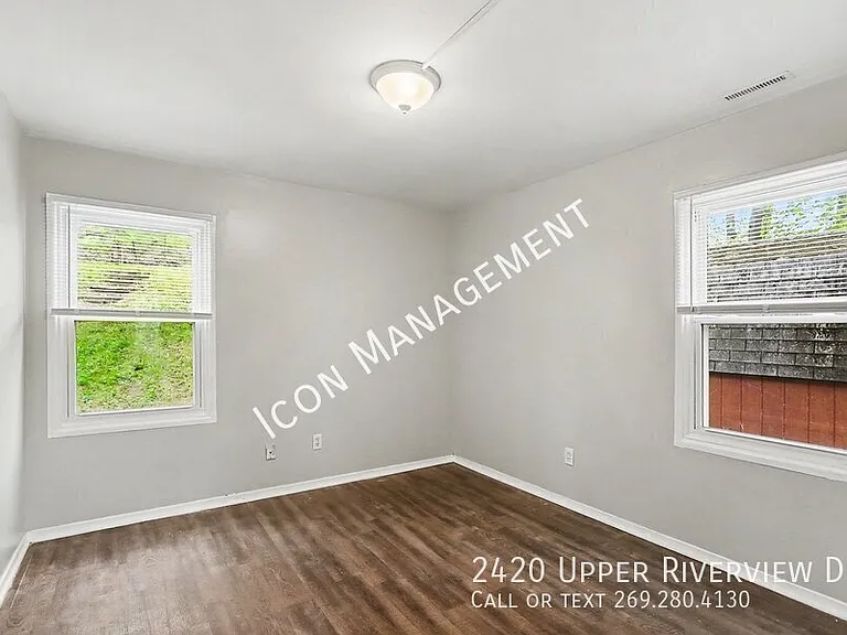 2420 Upper Riverview Dr — Photo 13