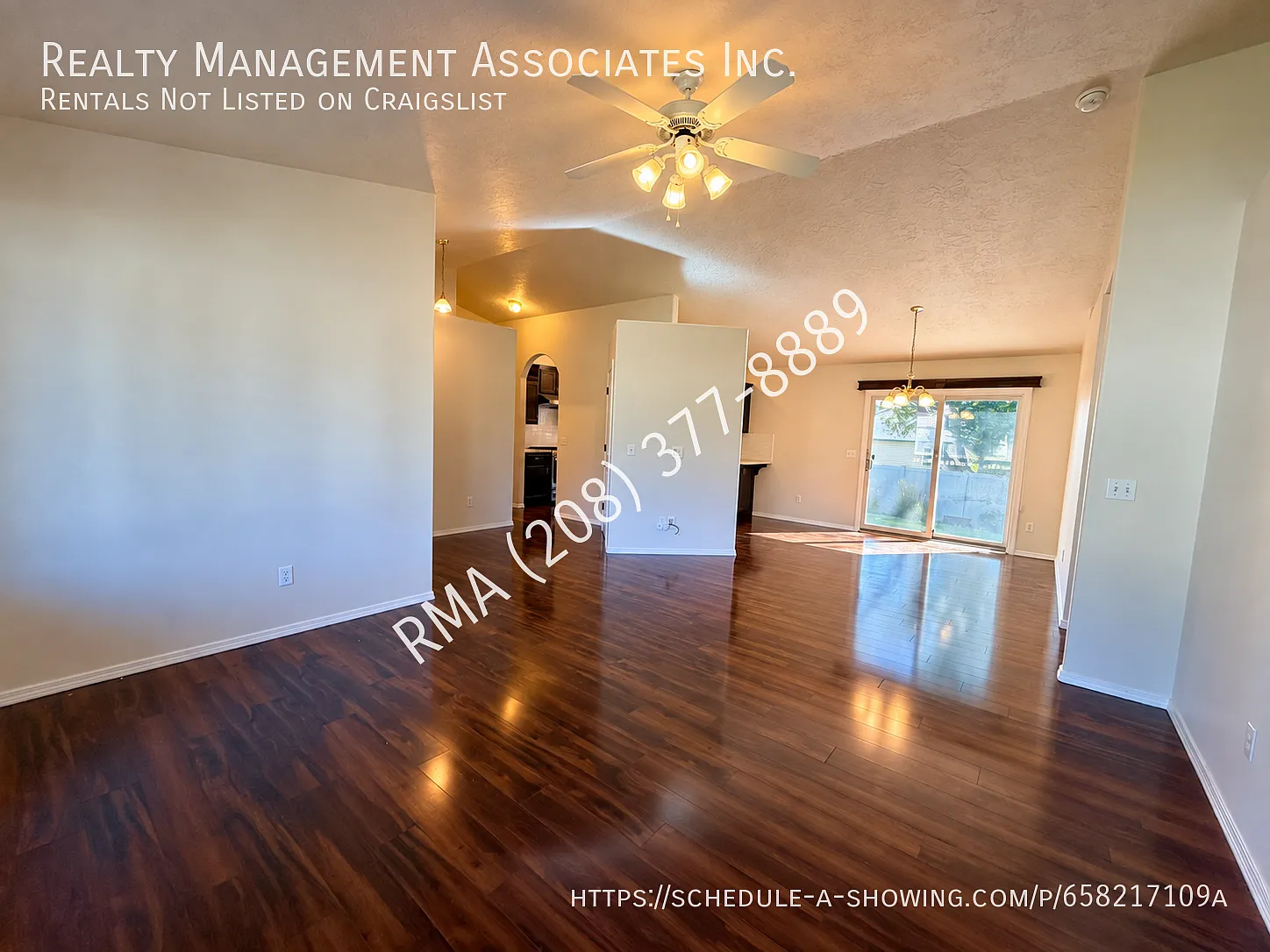 Gorgeous 3 Bed home on corner lot — Photo 4