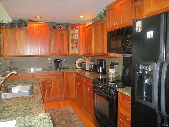 4th image of 137 Sun Harbor Dr