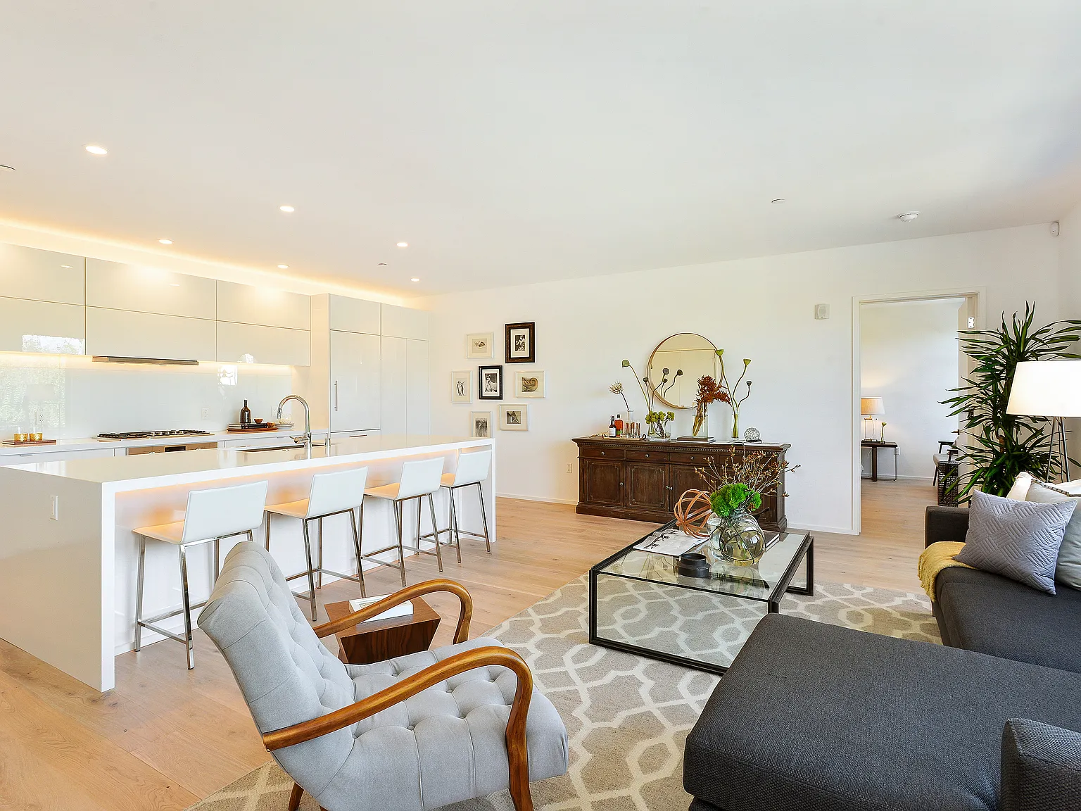 2 bed, 2.5 bath, 1241 sqft, $7,250 — Photo 4