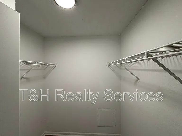 2145 Shadowbrook Dr — Photo 17