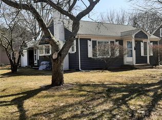 6 Sunny Cove Dr, Warwick, RI 02889