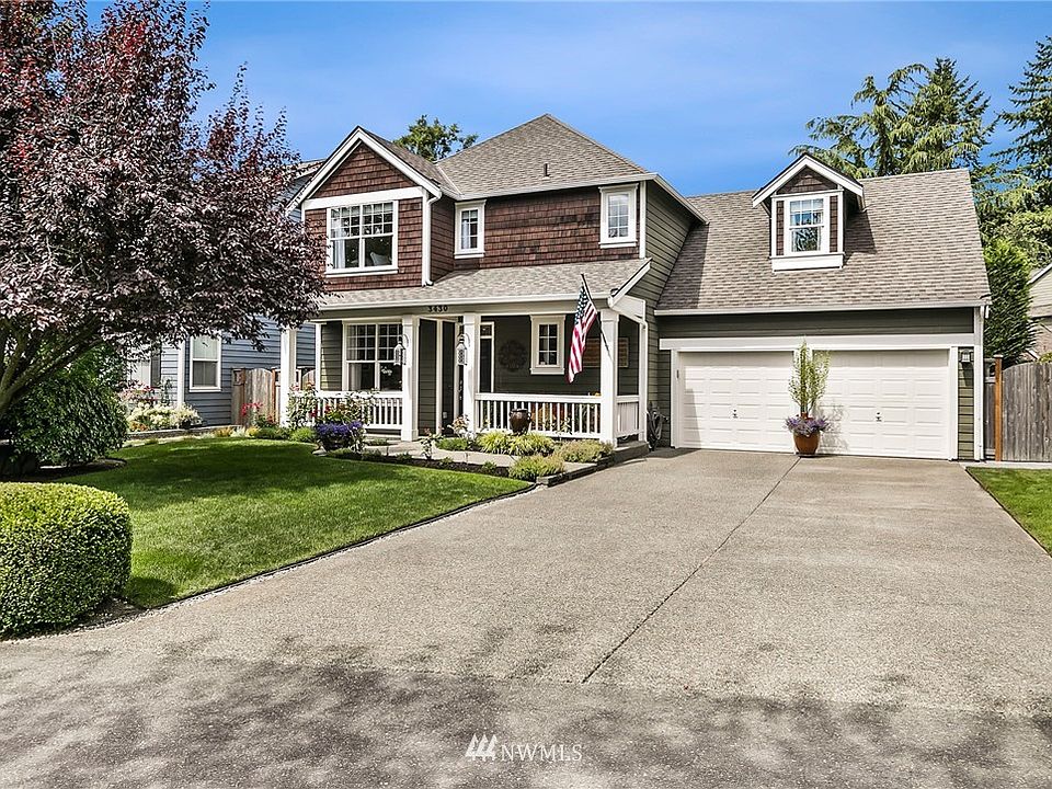 Beautiful Heritage Park residence with a picture perfect street presence.  Plenty of parking in the long driveway and oversized 2 car garage. 