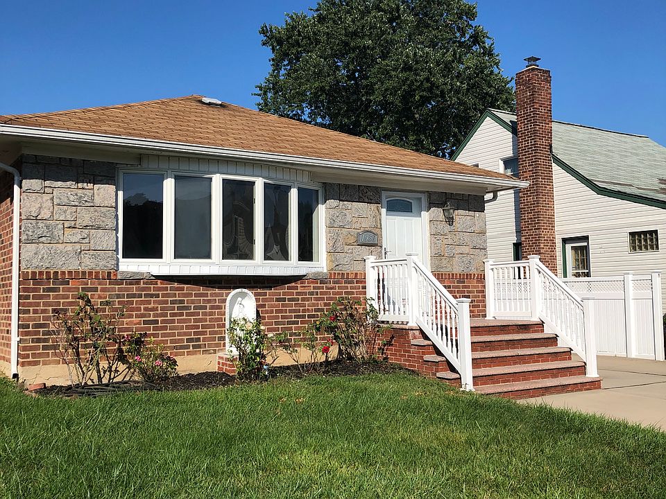 2nd image of 1950 Freeman Ave