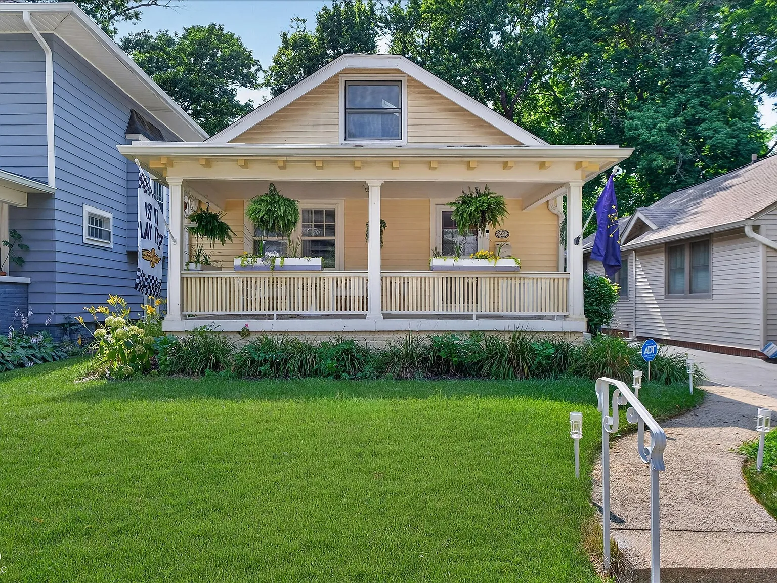 3 bed, 2.0 bath, 1819 sqft, $3,300 — Photo 4