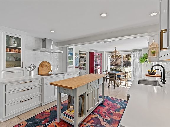 3rd image of 21 Decatur Ln