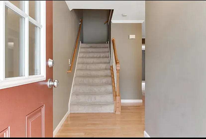 3 bed, 2400 sqft, $1,900 — Photo 3
