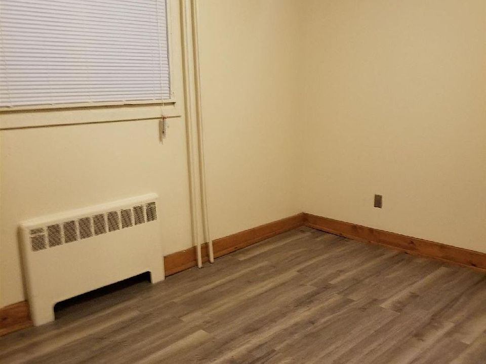 2nd image of 1412 W Greenfield Ave #A