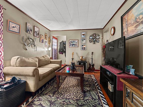3rd image of 713 River Park Dr