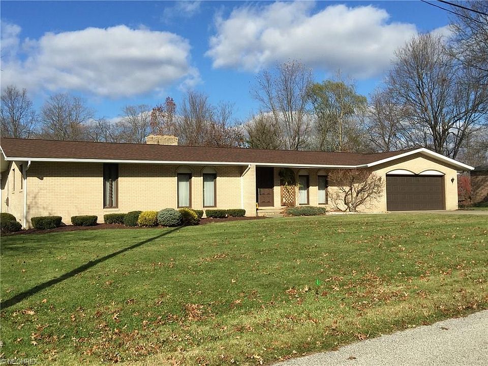 1st image of 985 Carol Ln