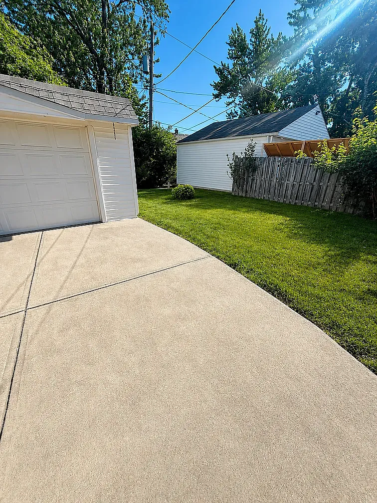 3 bed, 1.5 bath, 1490 sqft, $2,200 — Photo 2