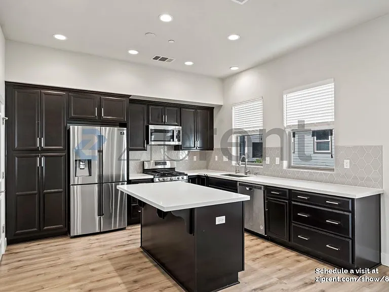 1757 Hazelnut Ln — Photo 12