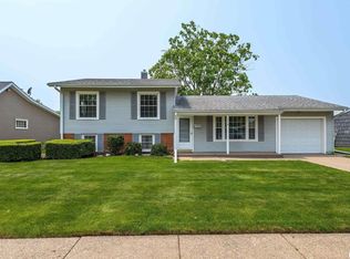 2218 Ridge Dr, Davenport, IA 52804