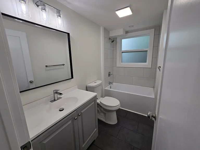 6305 Englewood Ave #2 — Photo 17