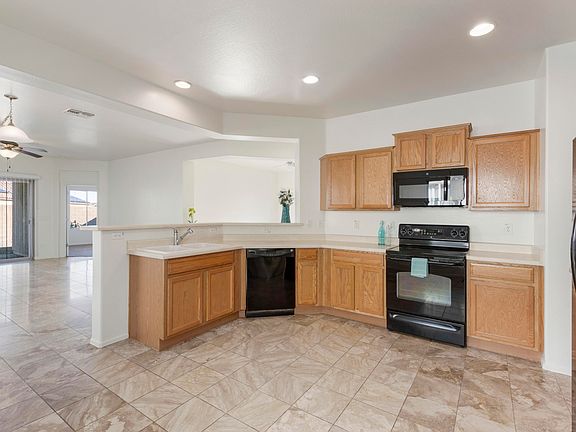 4th image of 2313 N Pecos Dr