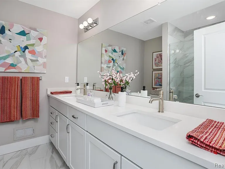 4861 Lismore Ln — Photo 24