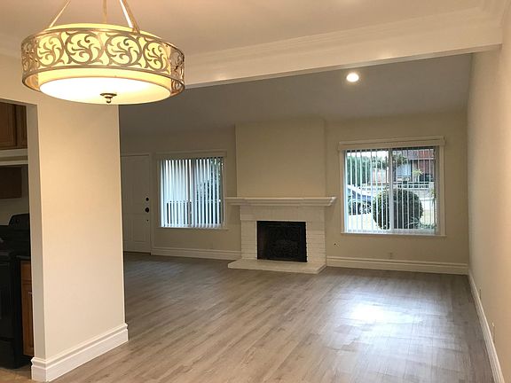 2nd image of 3022 Helen Ln